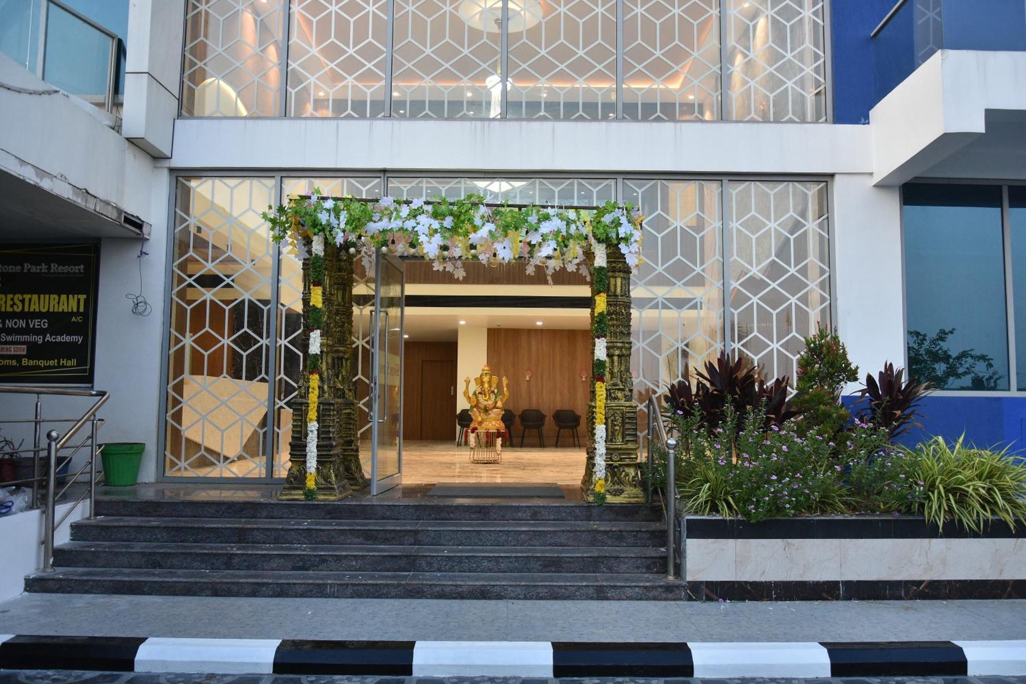 Silver Stone Park Resort, Kovilpatti Экстерьер фото