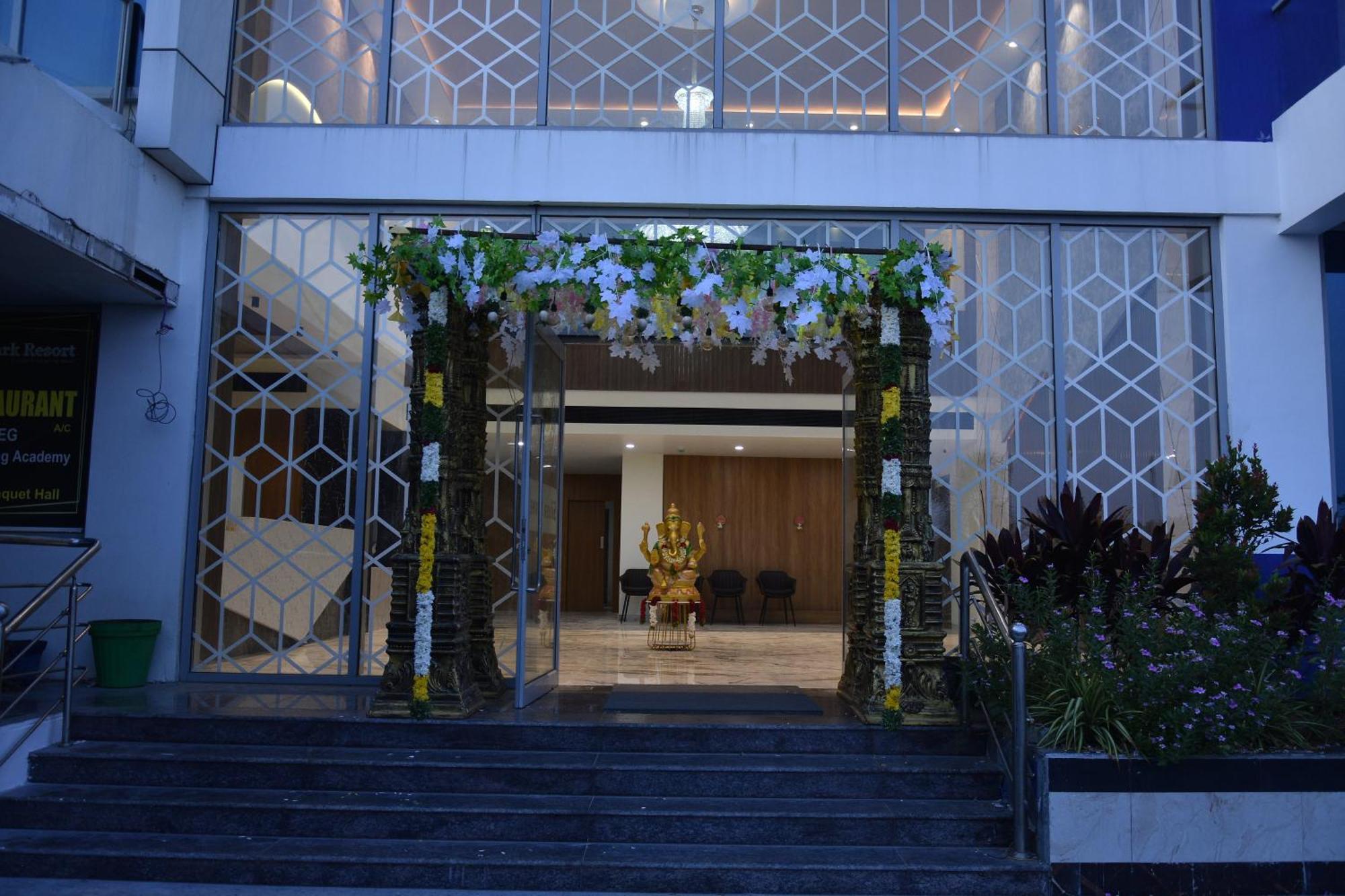 Silver Stone Park Resort, Kovilpatti Экстерьер фото